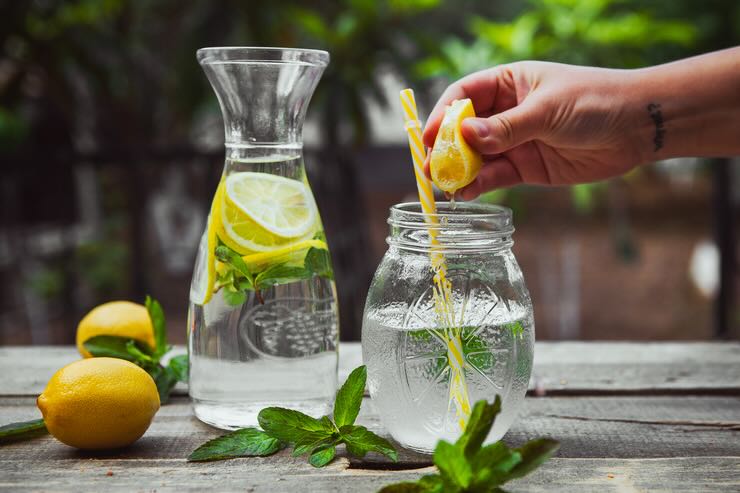 Acqua e limone: i benefici secondo Crystal Davis