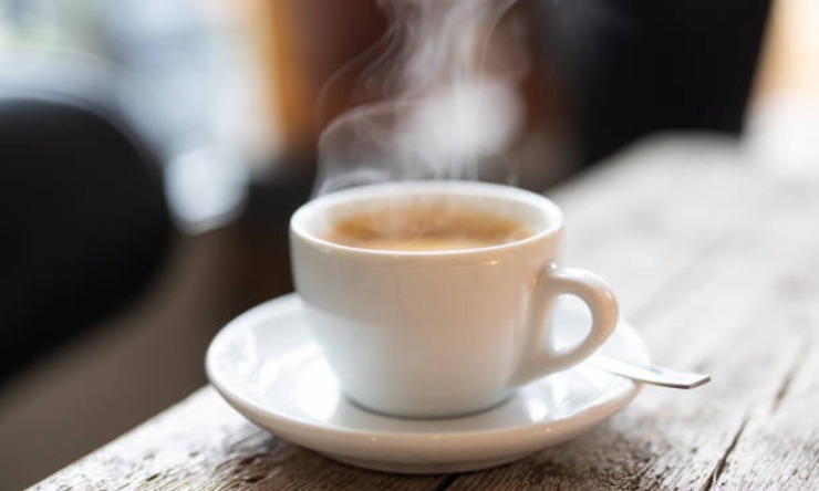 Bere il caffè dopo pranzo fa bene?