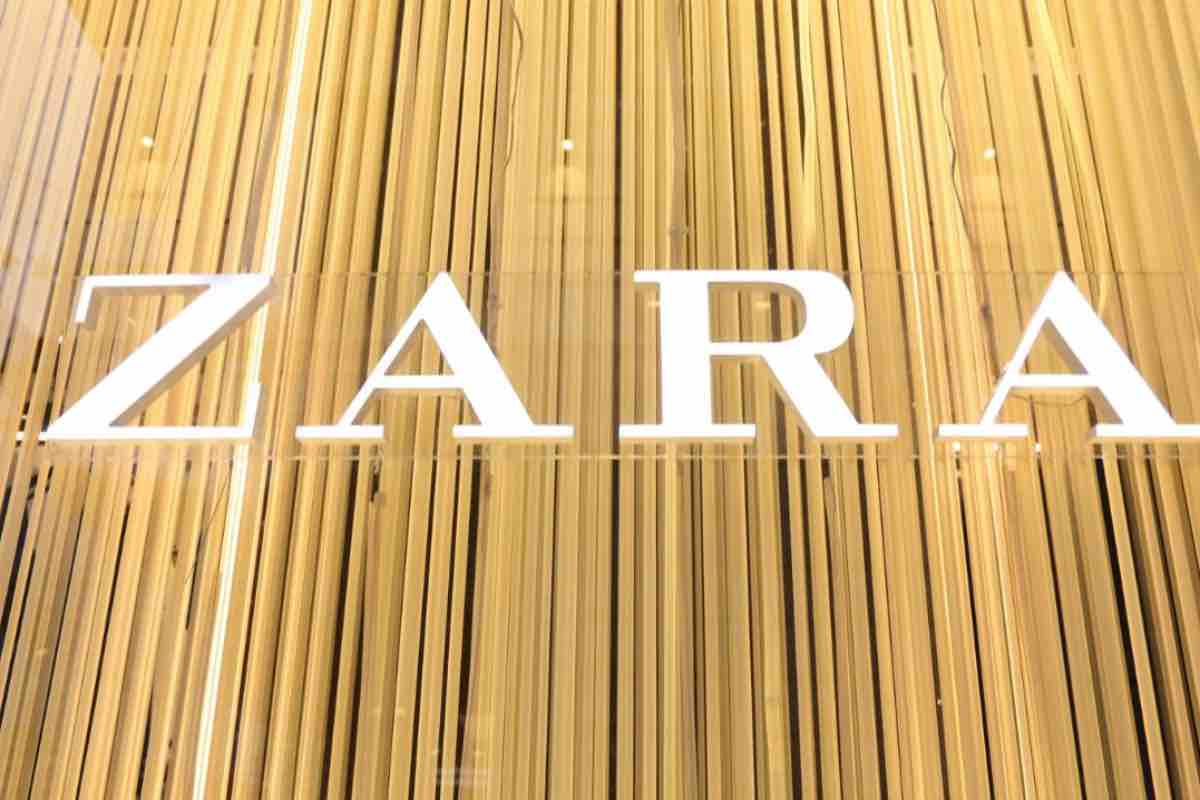 Il tubino nero di Zara è quasi sold out 